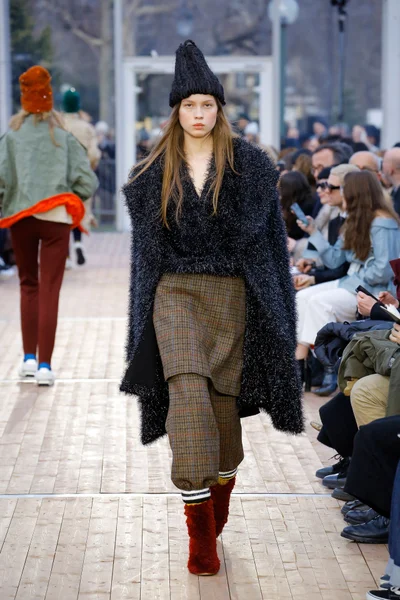 Look 27